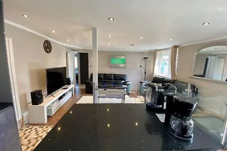 Modern Stylish Apartment At Brighton Station