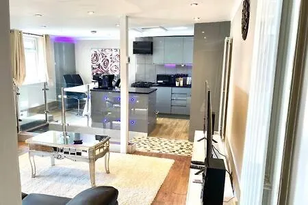 Modern Stylish Apartment At Brighton Station