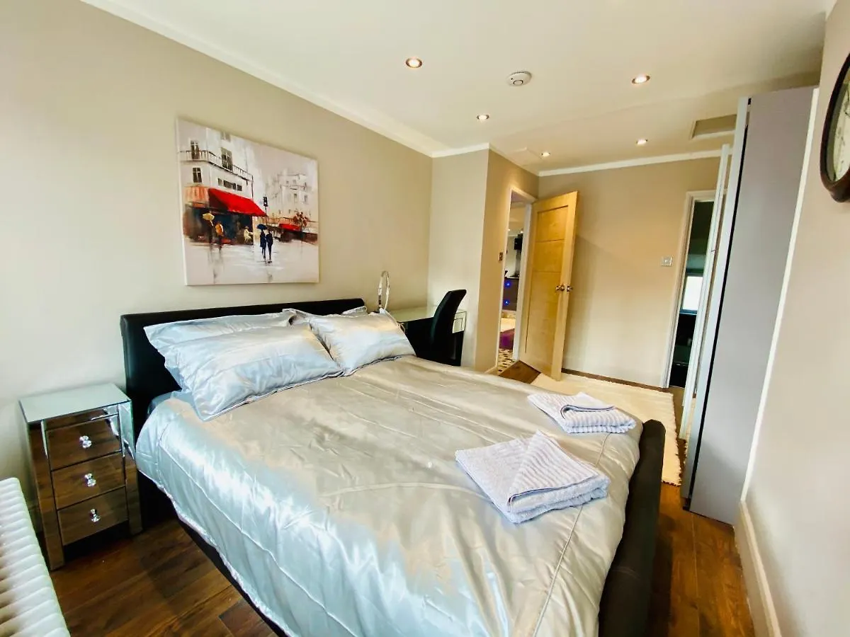 Modern Stylish Apartment At Brighton Station