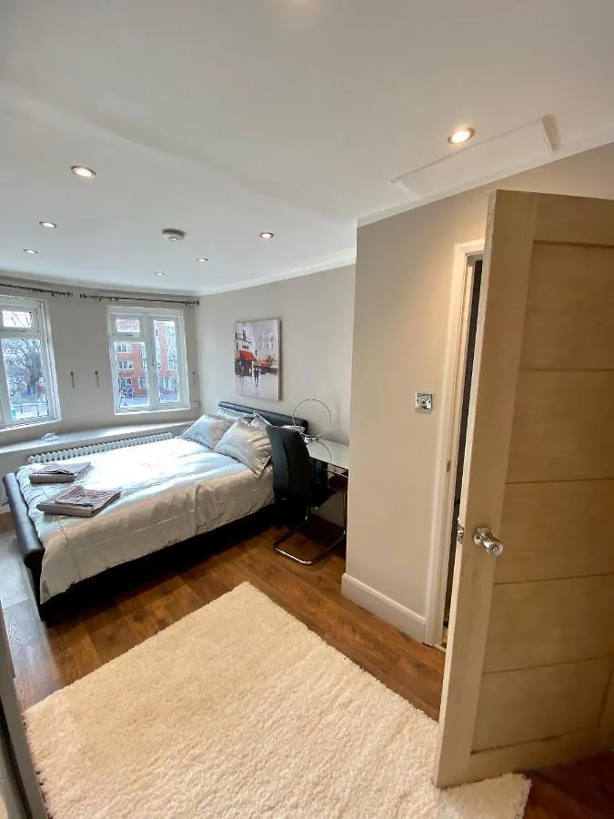 Modern Stylish Apartment At Brighton Station